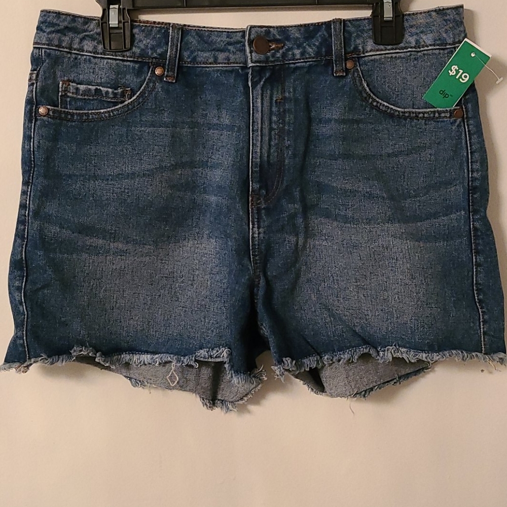 NWT - DIP jean shorts